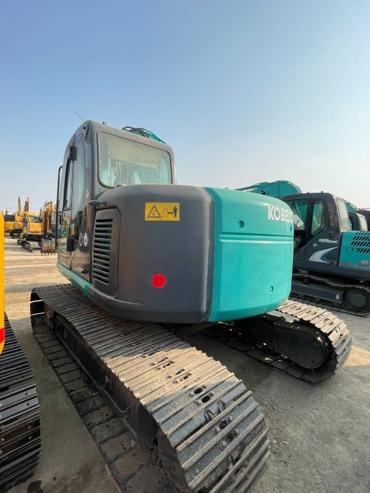 Kobelco SK 135 - Lánctalpas kotró: 4 kép. Kobelco SK 135 - Lánctalpas kotró: 4 kép.