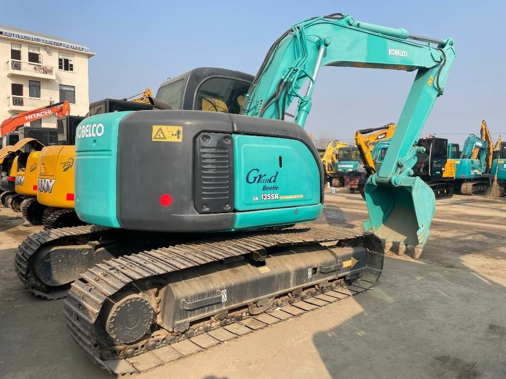 Kobelco SK 135 - Lánctalpas kotró: 5 kép. Kobelco SK 135 - Lánctalpas kotró: 5 kép.