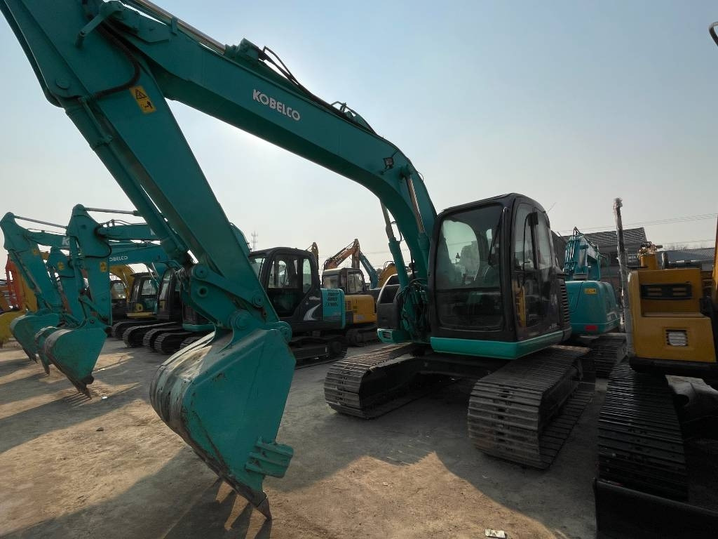 Kobelco SK 135 - Lánctalpas kotró: 1 kép. Kobelco SK 135 - Lánctalpas kotró: 1 kép.
