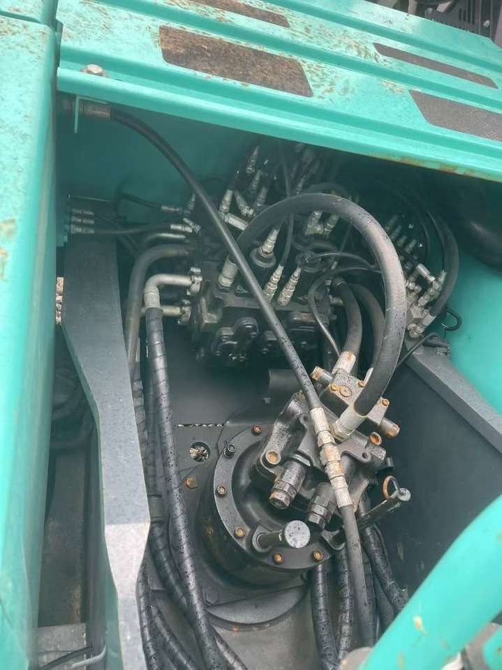 Kobelco SK 200 - Lánctalpas kotró: 3 kép. Kobelco SK 200 - Lánctalpas kotró: 3 kép.