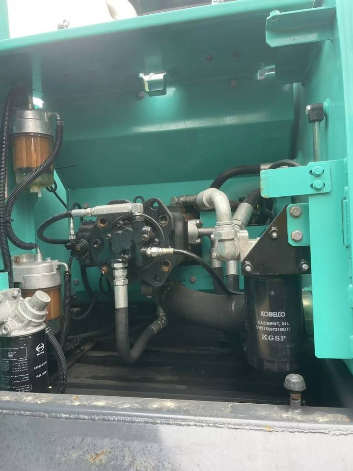 Kobelco SK 200 - Lánctalpas kotró: 2 kép. Kobelco SK 200 - Lánctalpas kotró: 2 kép.