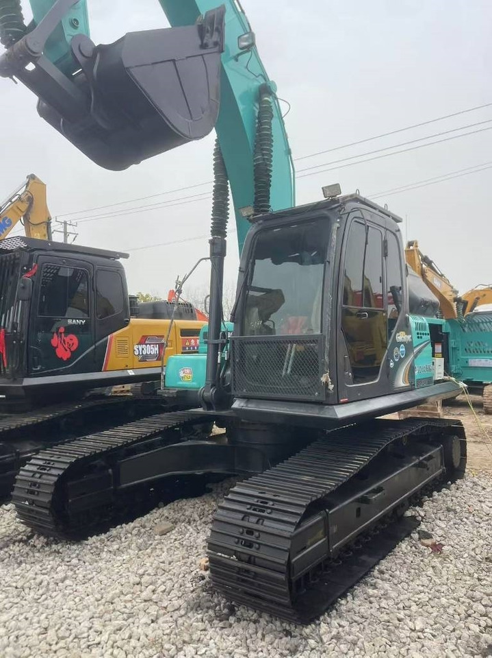 Kobelco SK 200 - Lánctalpas kotró: 3 kép. Kobelco SK 200 - Lánctalpas kotró: 3 kép.