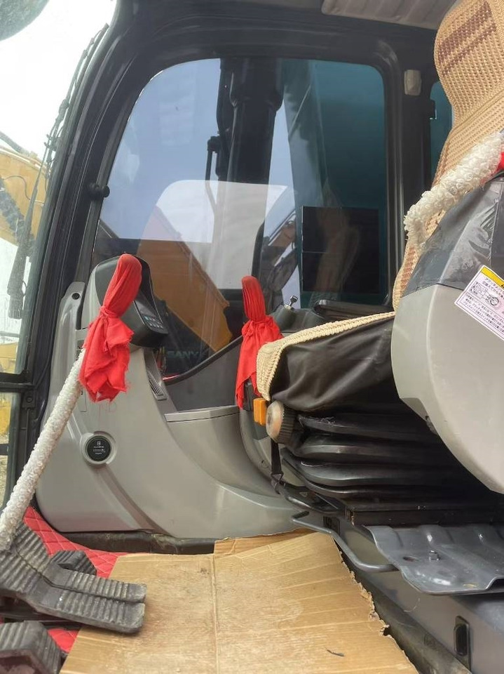 Kobelco SK 200 - Lánctalpas kotró: 5 kép. Kobelco SK 200 - Lánctalpas kotró: 5 kép.