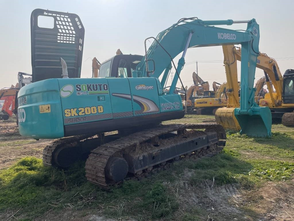 Kobelco SK 200 - Lánctalpas kotró: 4 kép. Kobelco SK 200 - Lánctalpas kotró: 4 kép.