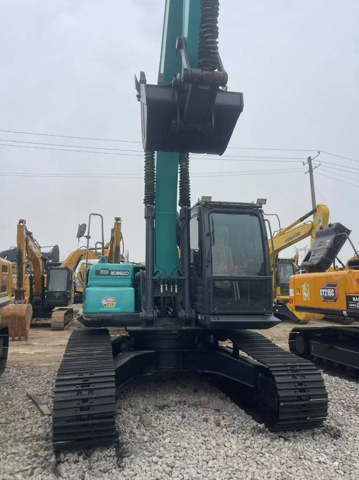 Kobelco SK 200 - Lánctalpas kotró: 4 kép. Kobelco SK 200 - Lánctalpas kotró: 4 kép.