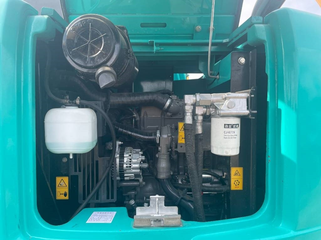 Kobelco SK 75 - Lánctalpas kotró: 5 kép. Kobelco SK 75 - Lánctalpas kotró: 5 kép.