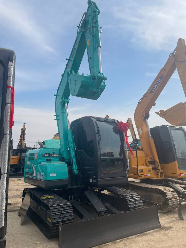 Kobelco SK 75 - Lánctalpas kotró: 1 kép. Kobelco SK 75 - Lánctalpas kotró: 1 kép.