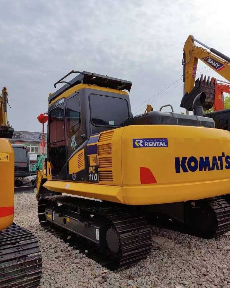 Komatsu PC 110 - Lánctalpas kotró: 5 kép. Komatsu PC 110 - Lánctalpas kotró: 5 kép.