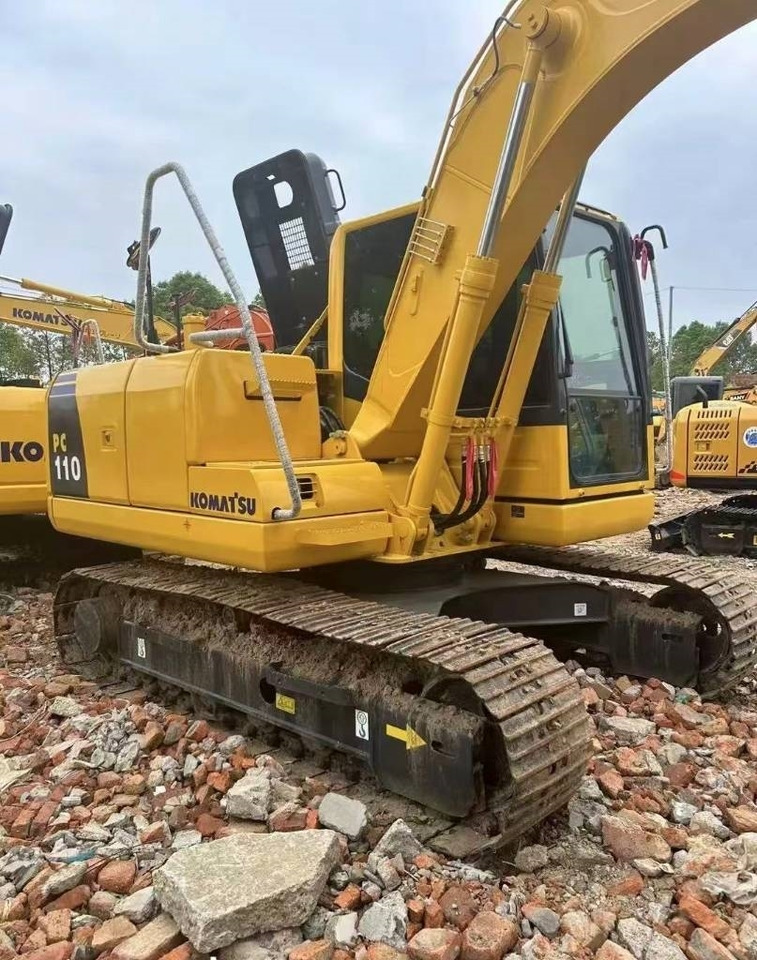 Komatsu PC 110 - Lánctalpas kotró: 2 kép. Komatsu PC 110 - Lánctalpas kotró: 2 kép.