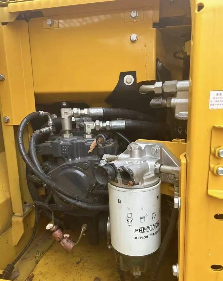 Komatsu PC 110 - Lánctalpas kotró: 3 kép. Komatsu PC 110 - Lánctalpas kotró: 3 kép.