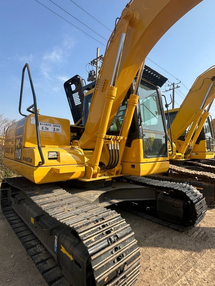 Komatsu PC 110 - Minikotró: 2 kép. Komatsu PC 110 - Minikotró: 2 kép.