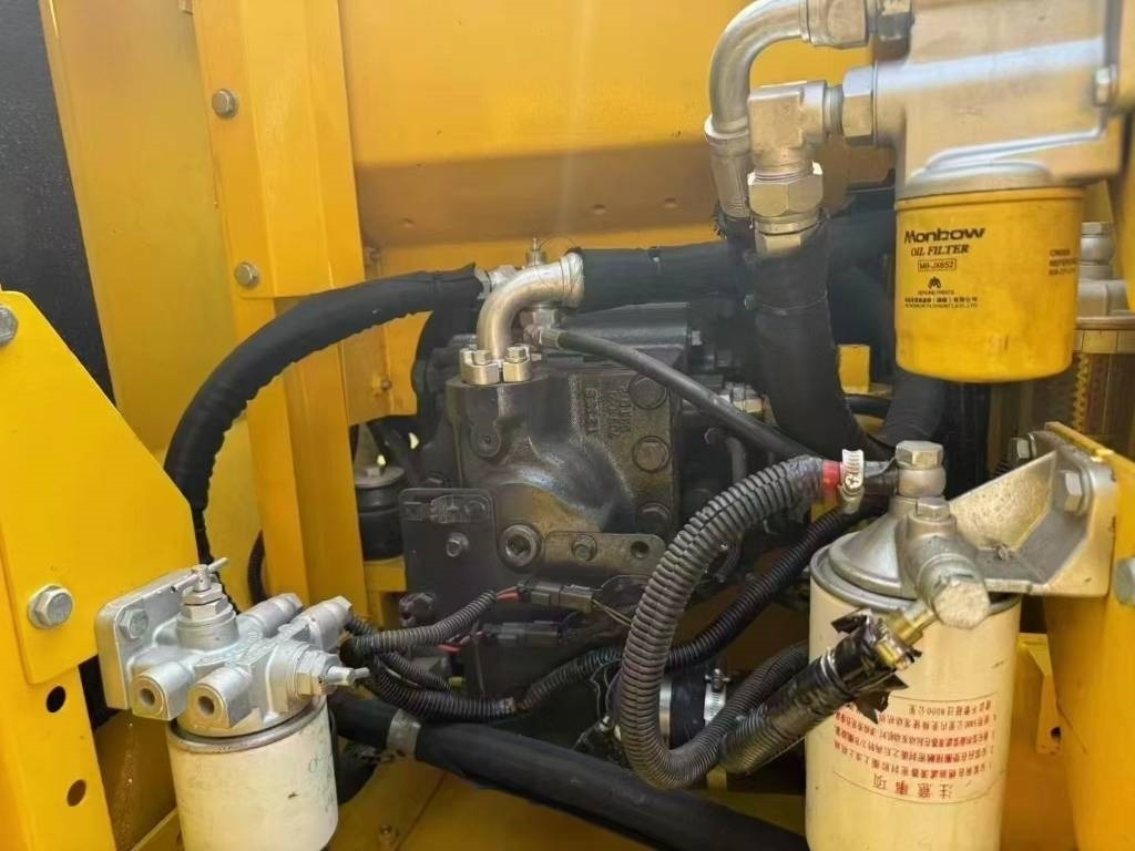 Komatsu PC 130 - Lánctalpas kotró: 3 kép. Komatsu PC 130 - Lánctalpas kotró: 3 kép.