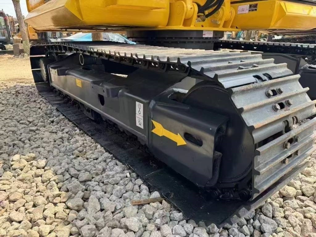 Komatsu PC 130 - Lánctalpas kotró: 5 kép. Komatsu PC 130 - Lánctalpas kotró: 5 kép.