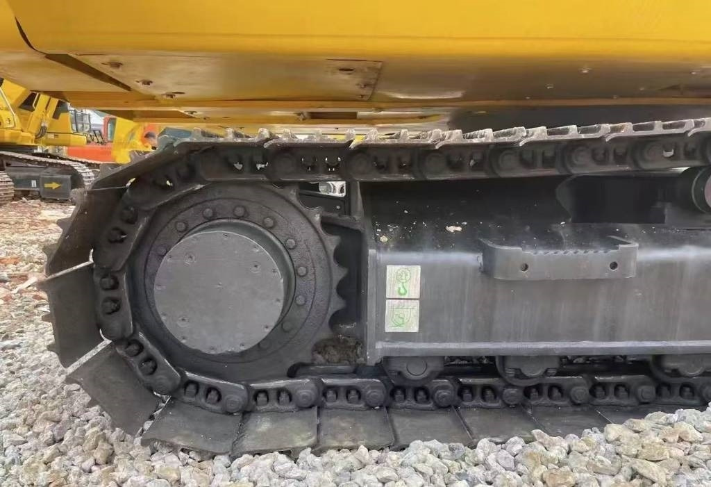 Komatsu PC 130 - Lánctalpas kotró: 5 kép. Komatsu PC 130 - Lánctalpas kotró: 5 kép.