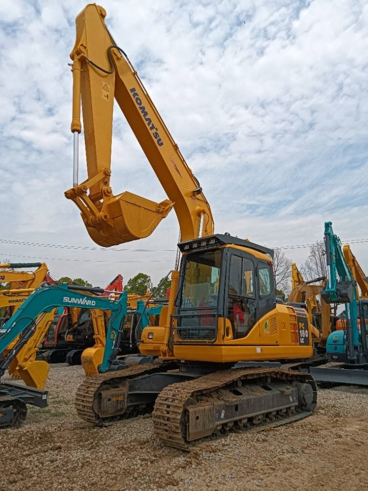 Komatsu PC 160 - Lánctalpas kotró: 3 kép. Komatsu PC 160 - Lánctalpas kotró: 3 kép.