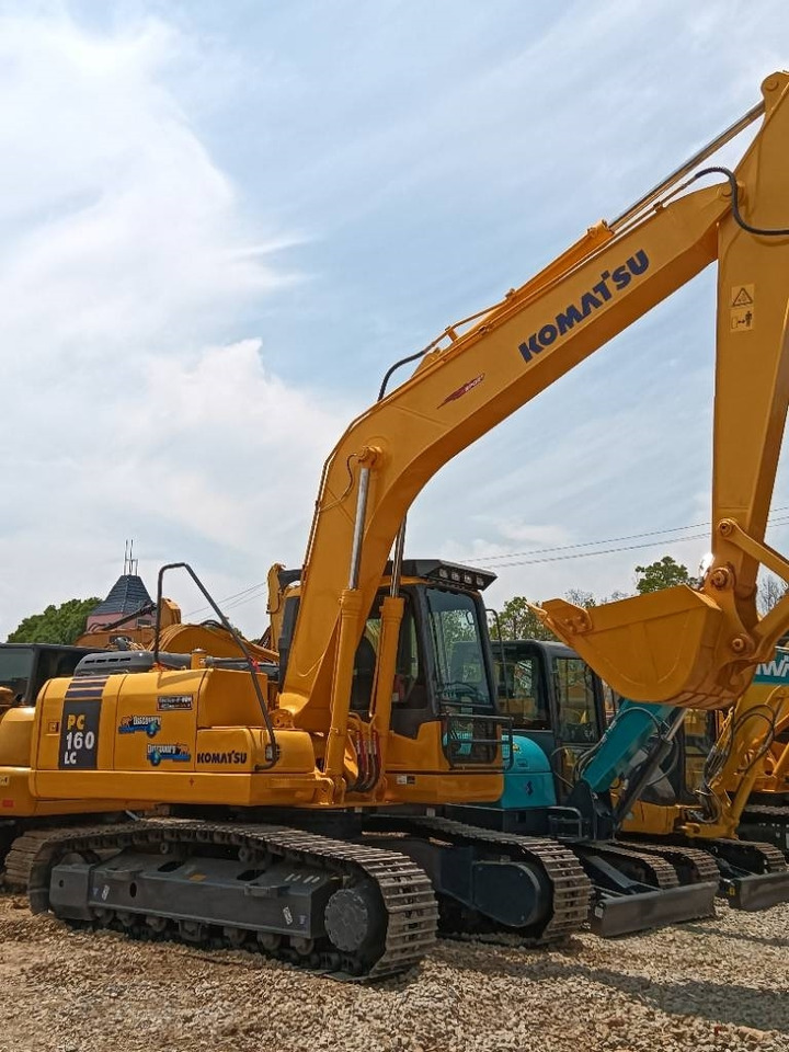 Komatsu PC 160 - Lánctalpas kotró: 2 kép. Komatsu PC 160 - Lánctalpas kotró: 2 kép.