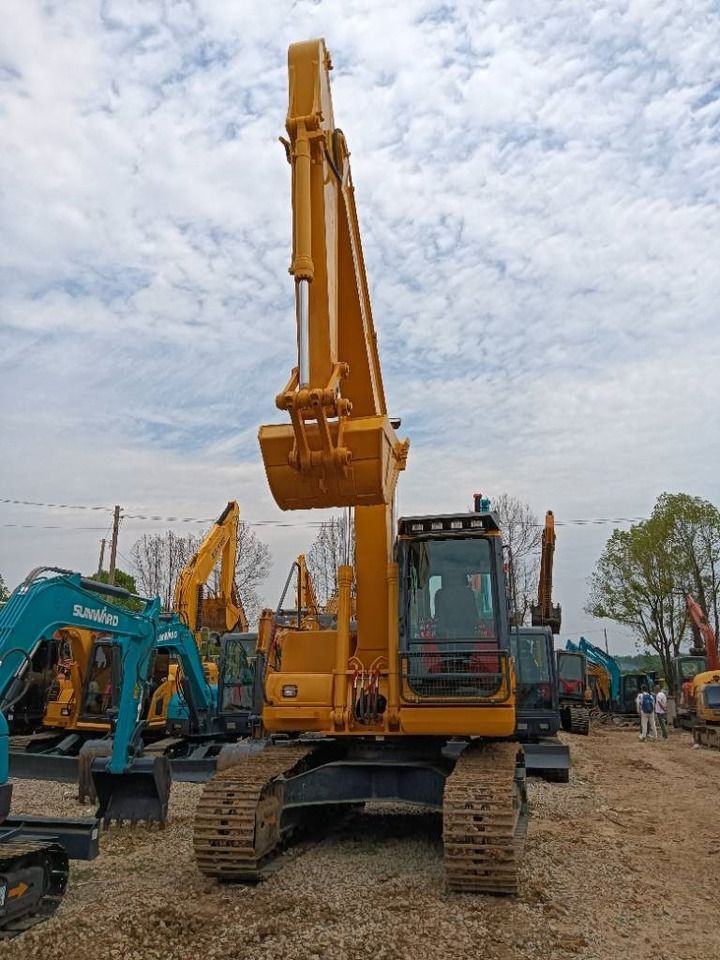 Komatsu PC 160 - Lánctalpas kotró: 2 kép. Komatsu PC 160 - Lánctalpas kotró: 2 kép.