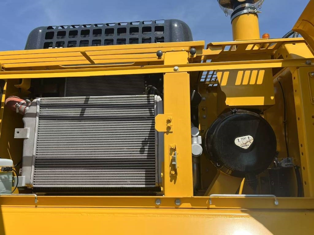 Komatsu PC 300  - Lánctalpas kotró: 3 kép. Komatsu PC 300  - Lánctalpas kotró: 3 kép.