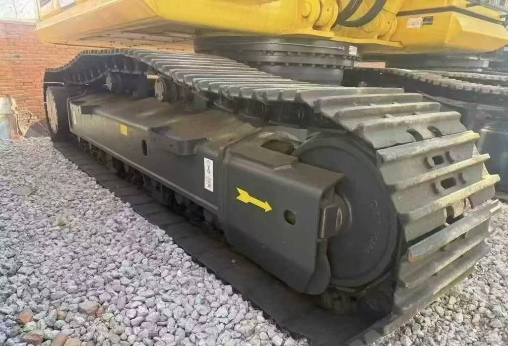 Komatsu PC 350-8 - Lánctalpas kotró: 3 kép. Komatsu PC 350-8 - Lánctalpas kotró: 3 kép.