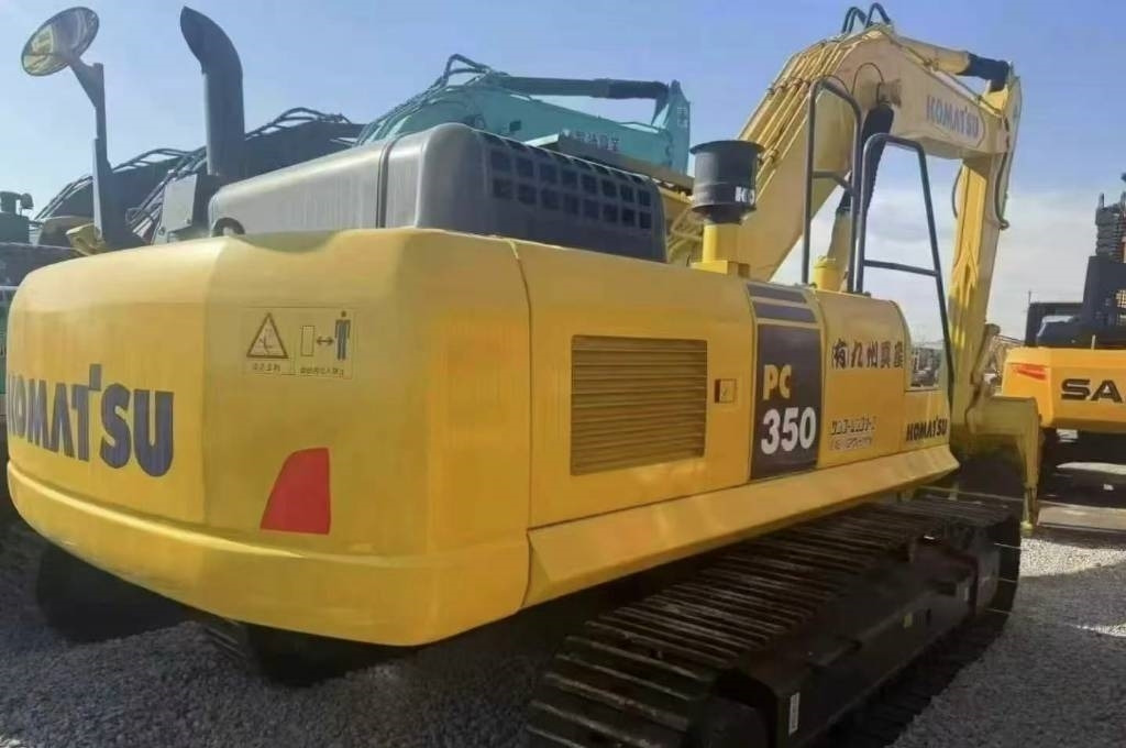 Komatsu PC 350-8 - Lánctalpas kotró: 4 kép. Komatsu PC 350-8 - Lánctalpas kotró: 4 kép.