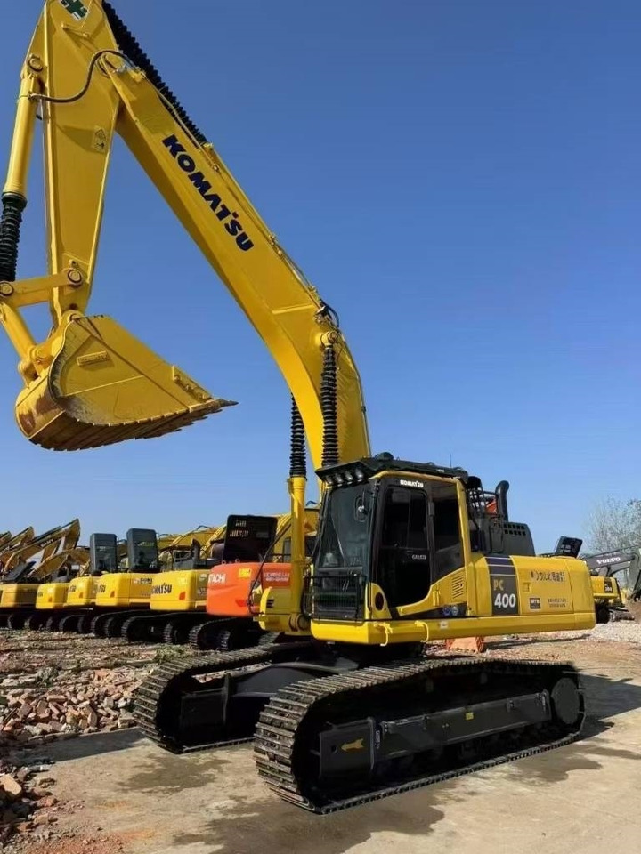 Komatsu PC 400-8 - Lánctalpas kotró: 2 kép. Komatsu PC 400-8 - Lánctalpas kotró: 2 kép.