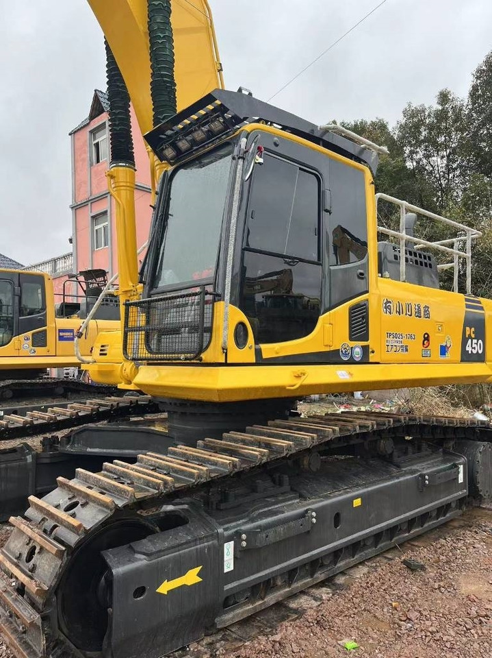 Komatsu PC 450-8 - Lánctalpas kotró: 3 kép. Komatsu PC 450-8 - Lánctalpas kotró: 3 kép.