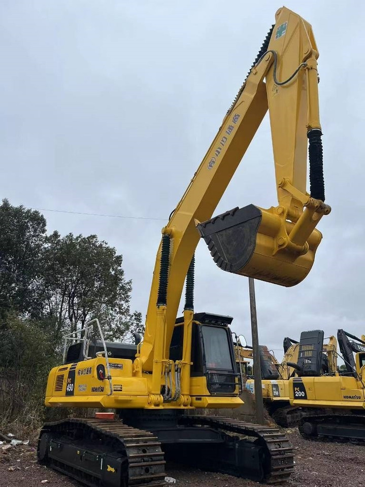 Komatsu PC 450-8 - Lánctalpas kotró: 1 kép. Komatsu PC 450-8 - Lánctalpas kotró: 1 kép.
