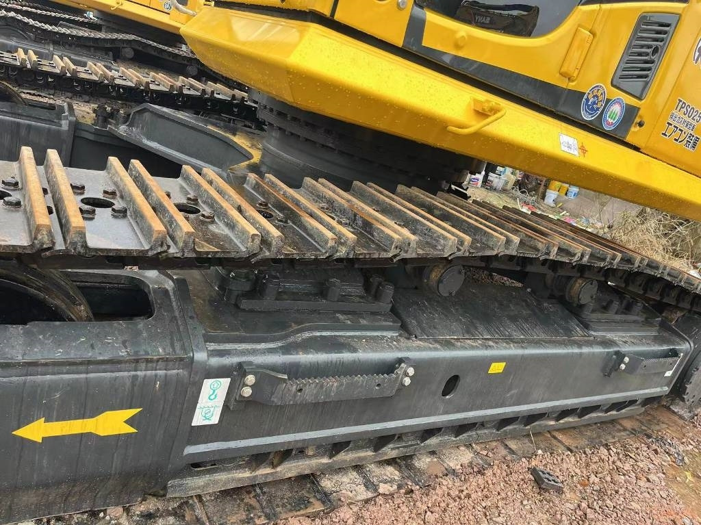 Komatsu PC 450-8 - Lánctalpas kotró: 4 kép. Komatsu PC 450-8 - Lánctalpas kotró: 4 kép.