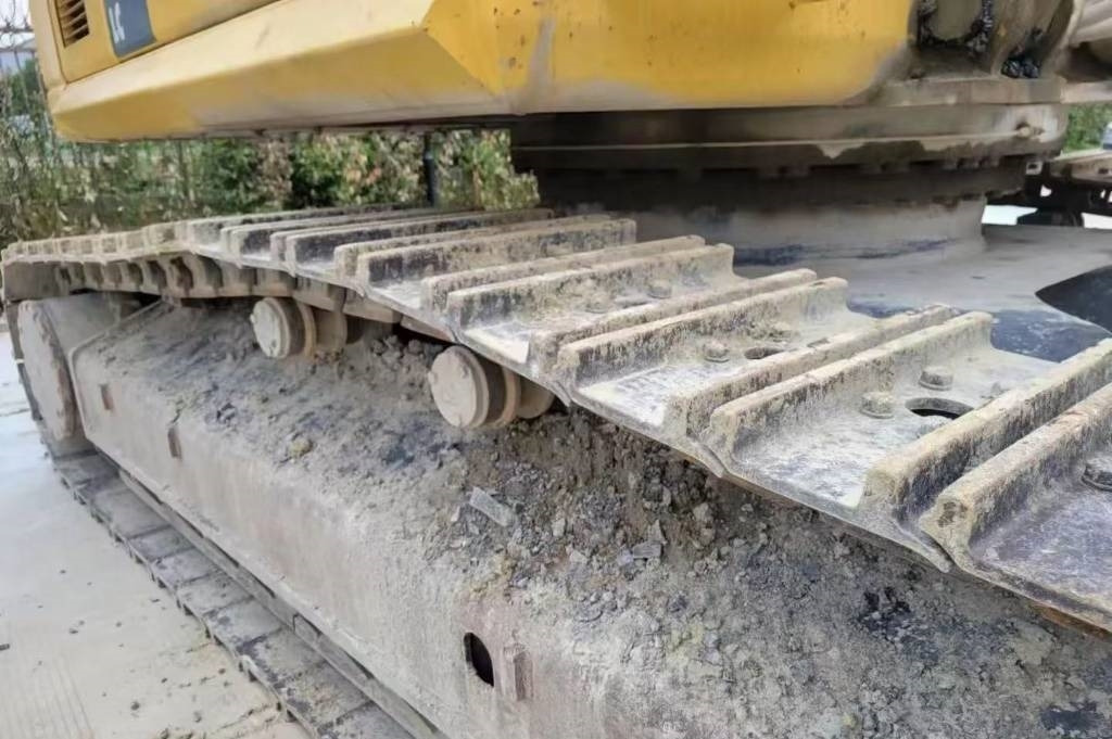 Komatsu PC 460-8 - Lánctalpas kotró: 3 kép. Komatsu PC 460-8 - Lánctalpas kotró: 3 kép.