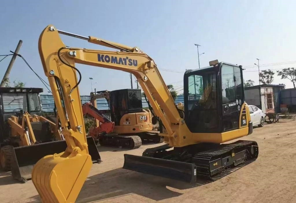 Komatsu PC 56 - Minikotró: 4 kép. Komatsu PC 56 - Minikotró: 4 kép.
