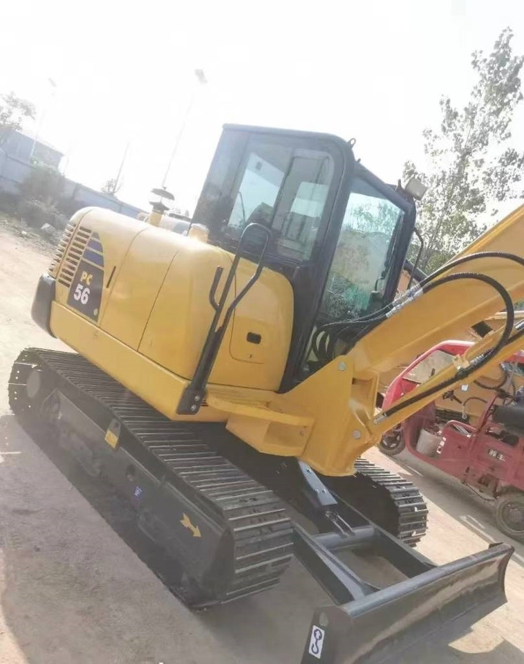 Komatsu PC 56 - Minikotró: 3 kép. Komatsu PC 56 - Minikotró: 3 kép.