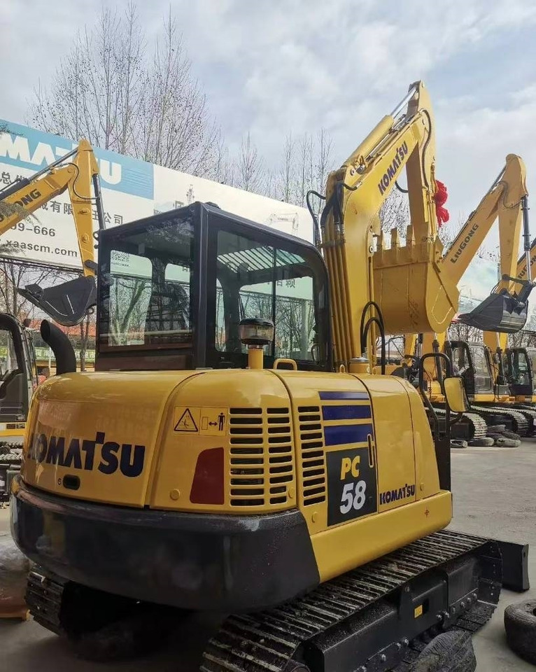 Komatsu PC 58 - Minikotró: 2 kép. Komatsu PC 58 - Minikotró: 2 kép.