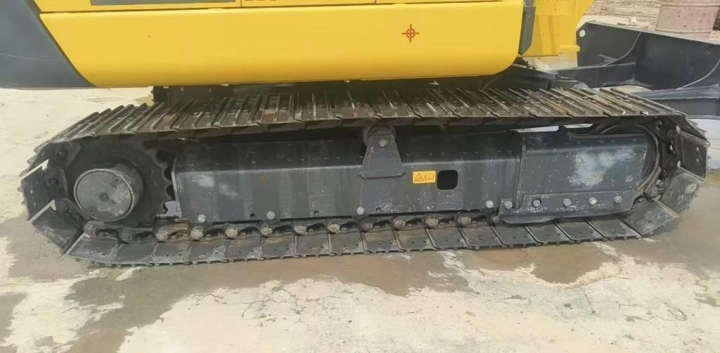 Komatsu PC 58 - Minikotró: 4 kép. Komatsu PC 58 - Minikotró: 4 kép.