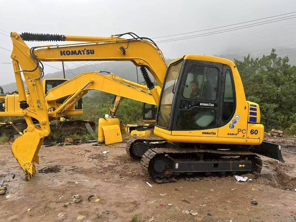 Komatsu PC 60 - Minikotró: 1 kép. Komatsu PC 60 - Minikotró: 1 kép.