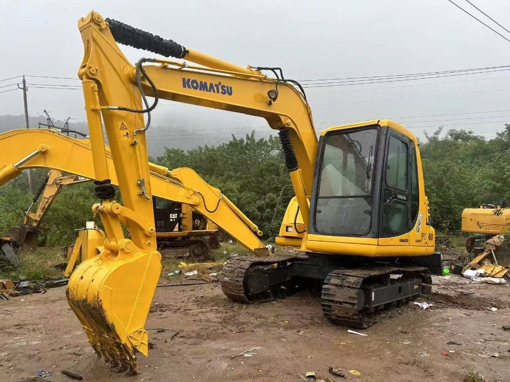Komatsu PC 60 - Minikotró: 4 kép. Komatsu PC 60 - Minikotró: 4 kép.