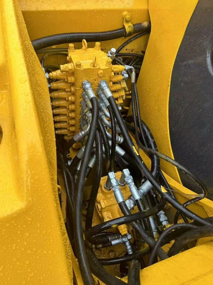 Komatsu PC 60 - Minikotró: 5 kép. Komatsu PC 60 - Minikotró: 5 kép.