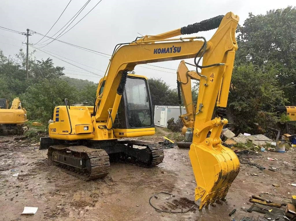 Komatsu PC 60 - Minikotró: 3 kép. Komatsu PC 60 - Minikotró: 3 kép.