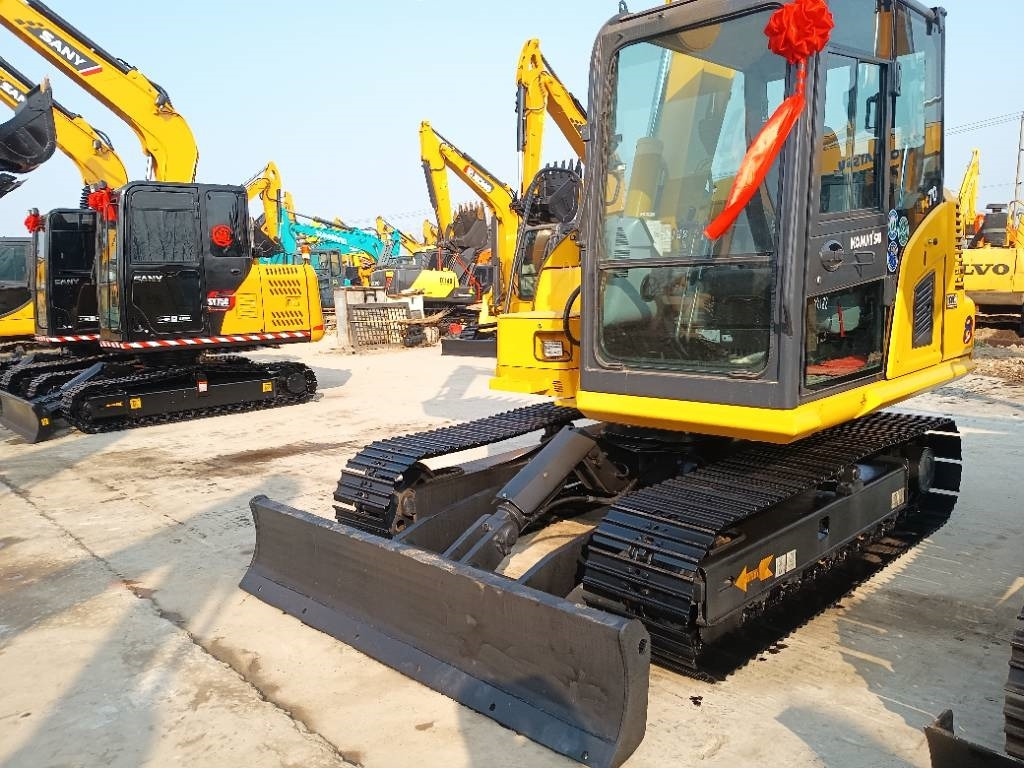Komatsu PC 70 - Minikotró: 5 kép. Komatsu PC 70 - Minikotró: 5 kép.