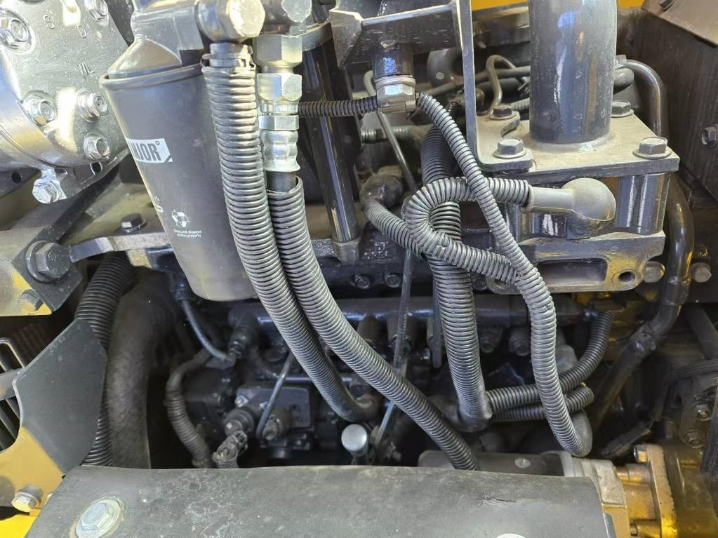 Komatsu PC 70 - Minikotró: 5 kép. Komatsu PC 70 - Minikotró: 5 kép.