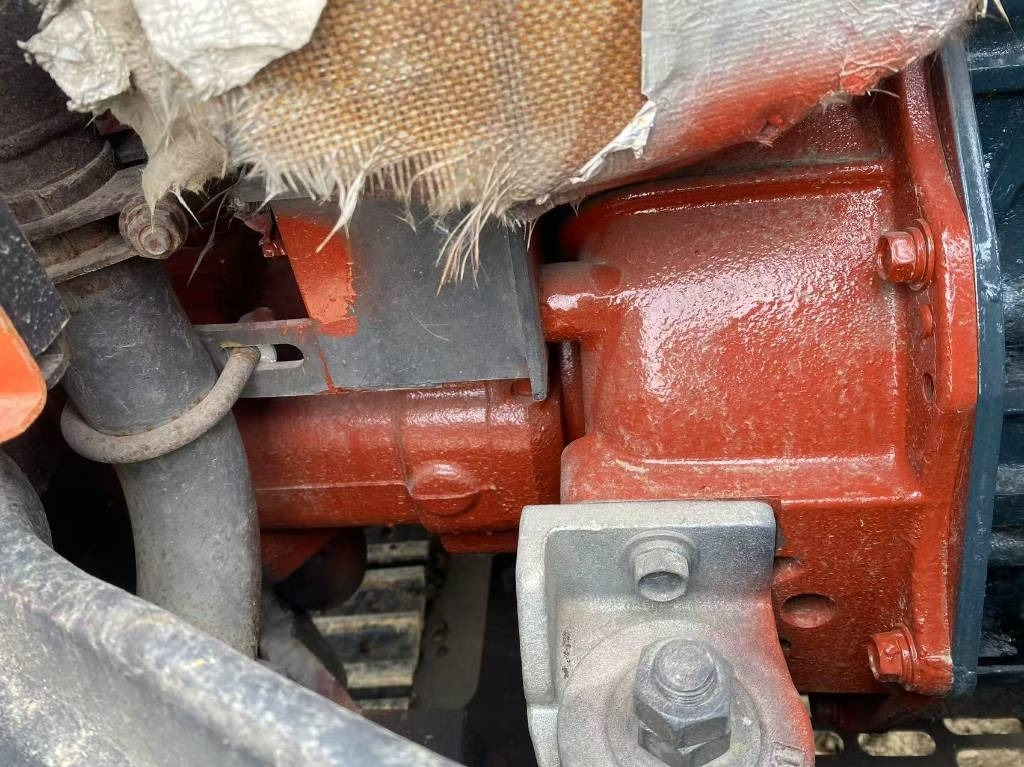 Kubota 155 - Lánctalpas kotró: 3 kép. Kubota 155 - Lánctalpas kotró: 3 kép.