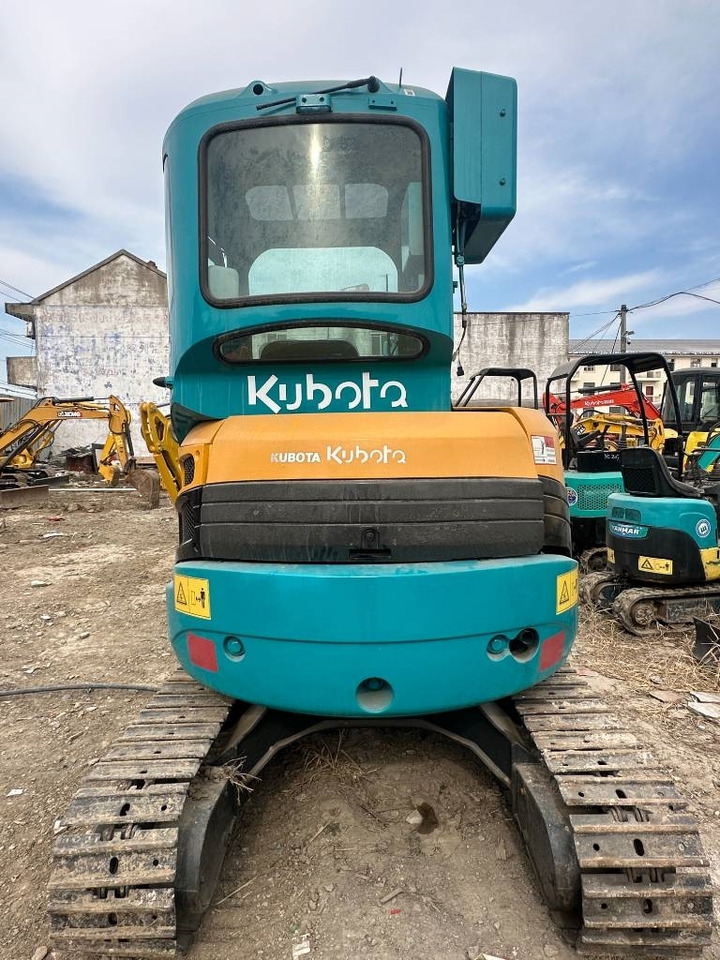Kubota 30 - Lánctalpas kotró: 4 kép. Kubota 30 - Lánctalpas kotró: 4 kép.
