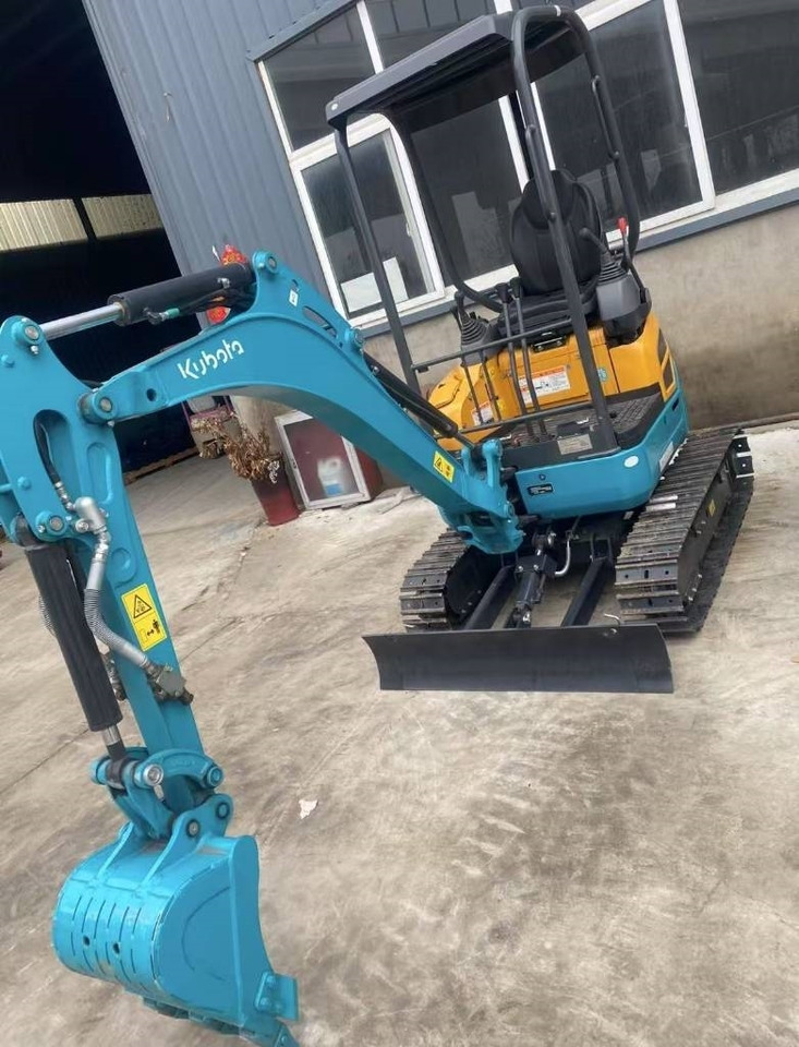 Kubota U 15 - Minikotró: 5 kép. Kubota U 15 - Minikotró: 5 kép.