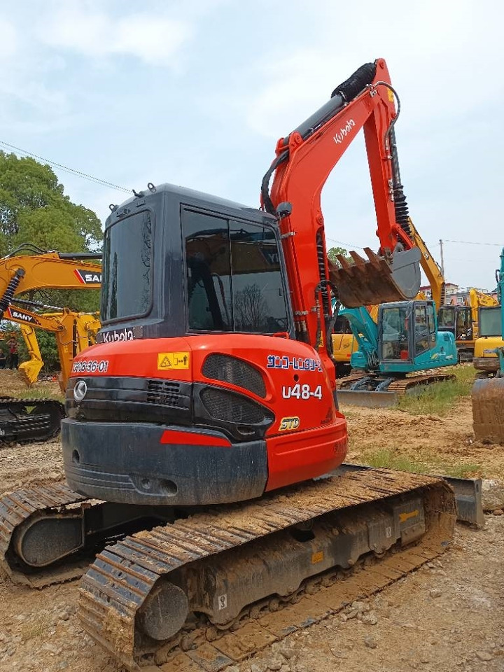 Kubota U 48-4 - Minikotró: 4 kép. Kubota U 48-4 - Minikotró: 4 kép.