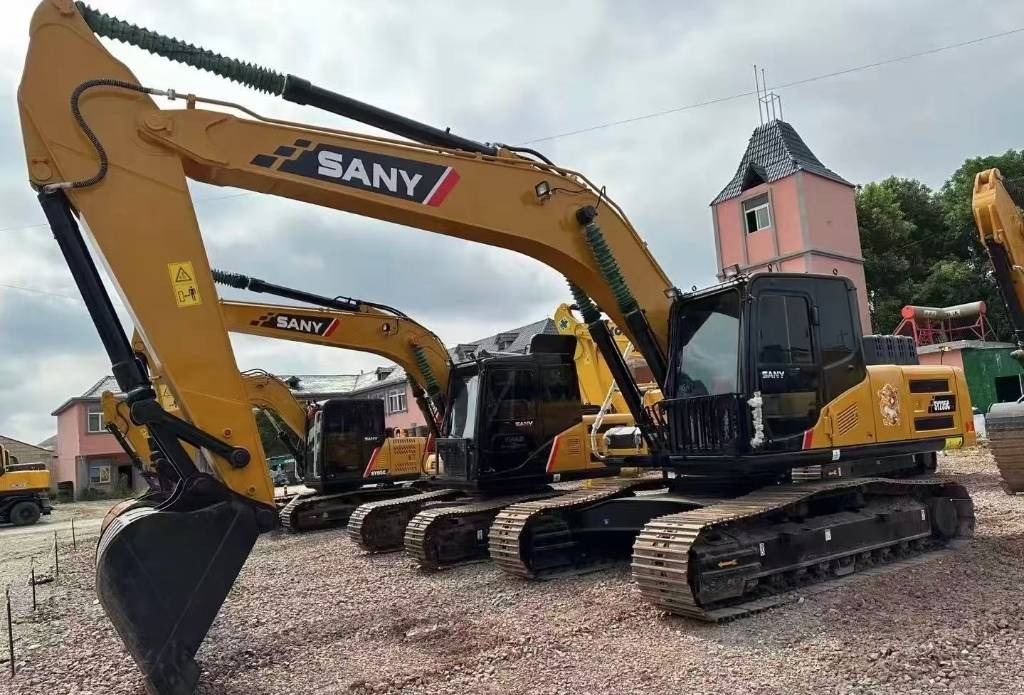 Sany SY 235  - Lánctalpas kotró: 1 kép. Sany SY 235  - Lánctalpas kotró: 1 kép.