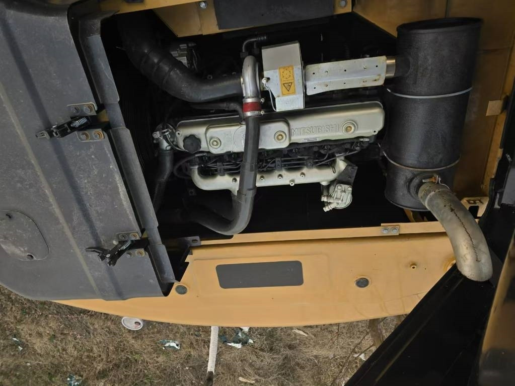 Sany SY 235  - Lánctalpas kotró: 3 kép. Sany SY 235  - Lánctalpas kotró: 3 kép.