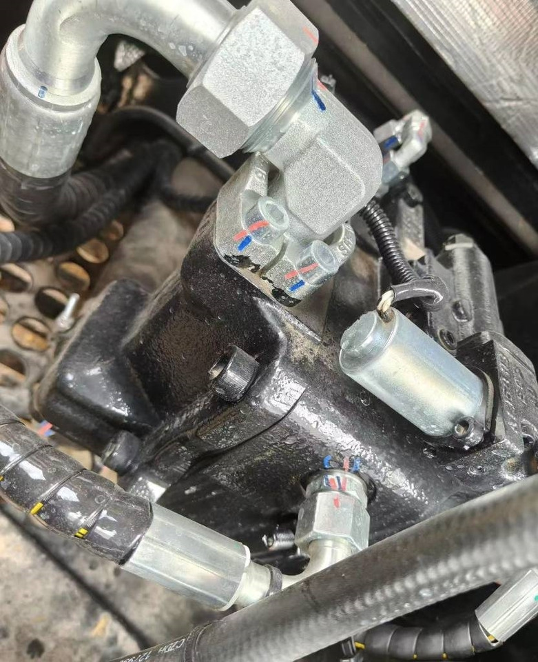 Sany SY 55 - Lánctalpas kotró: 4 kép. Sany SY 55 - Lánctalpas kotró: 4 kép.