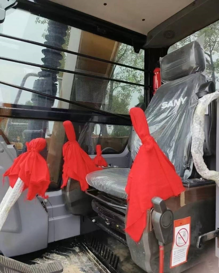 Sany SY 95 C - Lánctalpas kotró: 5 kép. Sany SY 95 C - Lánctalpas kotró: 5 kép.
