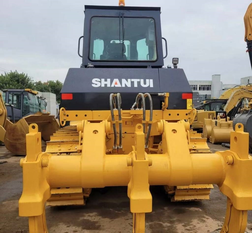 Shantui SD 22 - Buldózer: 2 kép. Shantui SD 22 - Buldózer: 2 kép.