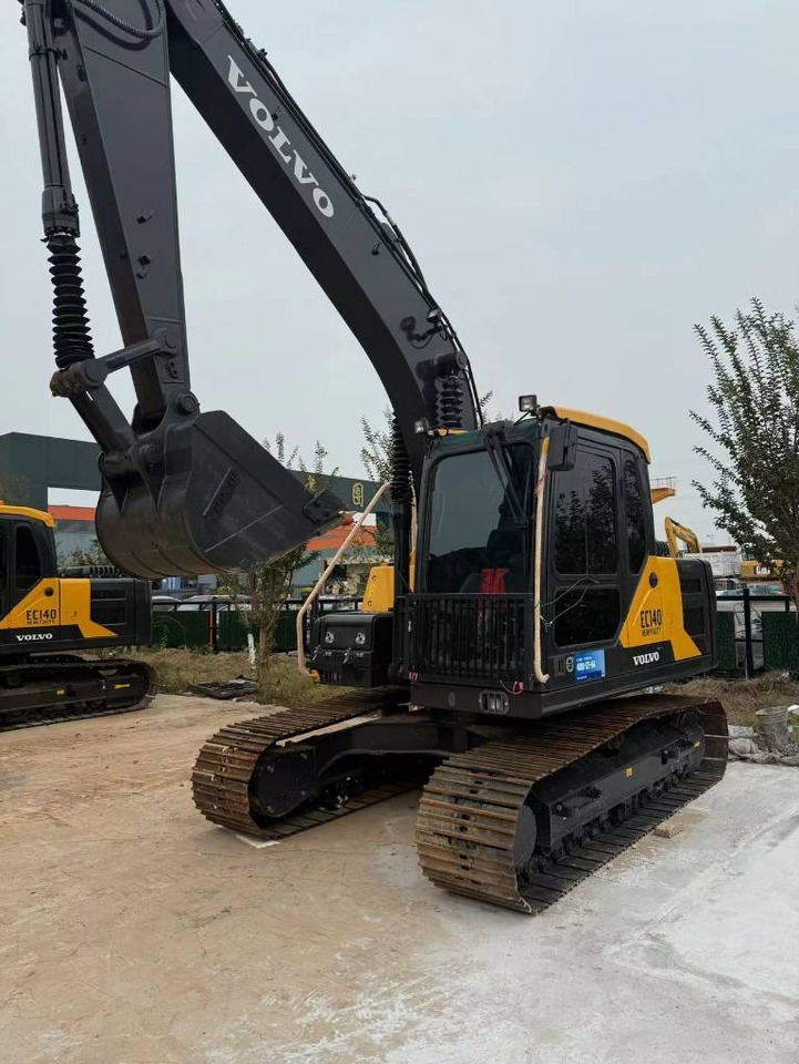 Volvo EC 140 - Lánctalpas kotró: 1 kép. Volvo EC 140 - Lánctalpas kotró: 1 kép.