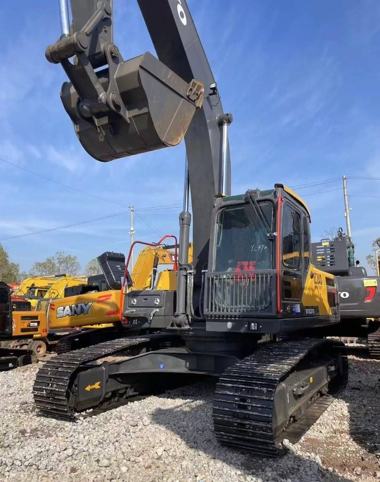 Volvo EC 240 - Lánctalpas kotró: 5 kép. Volvo EC 240 - Lánctalpas kotró: 5 kép.